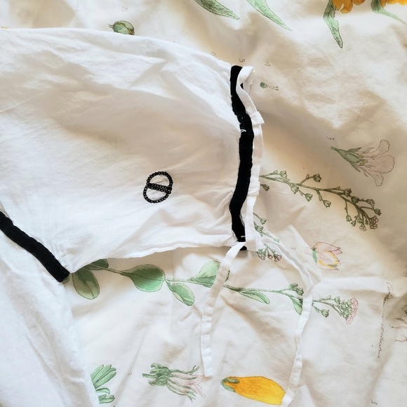 Embroidered Top - Picture 3 of 4